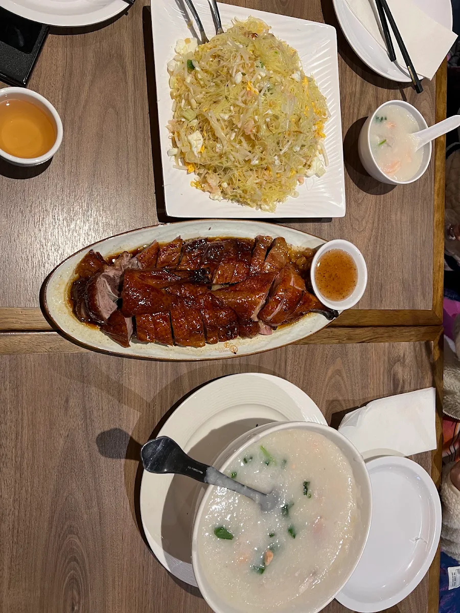 BBQ Duck H 皇后掛爐燒鴨 半